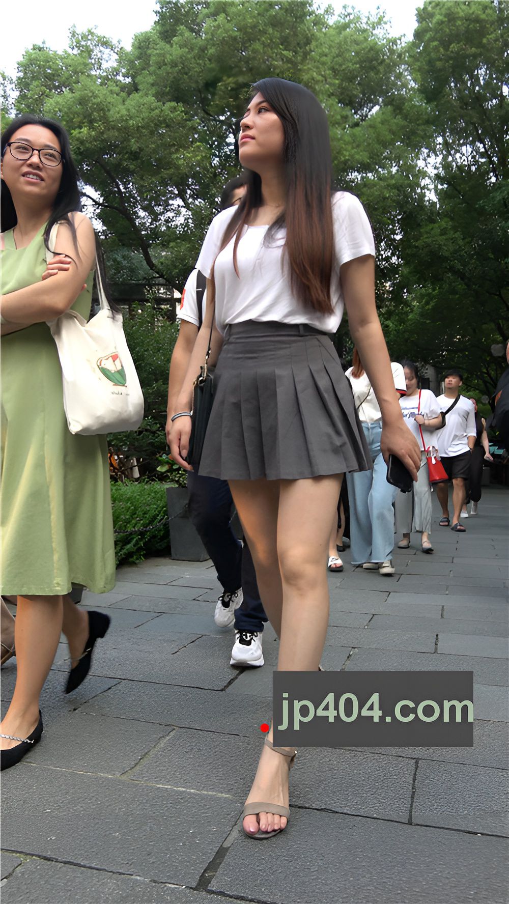 灰色短裙小姐姐[2.38G/MP4]