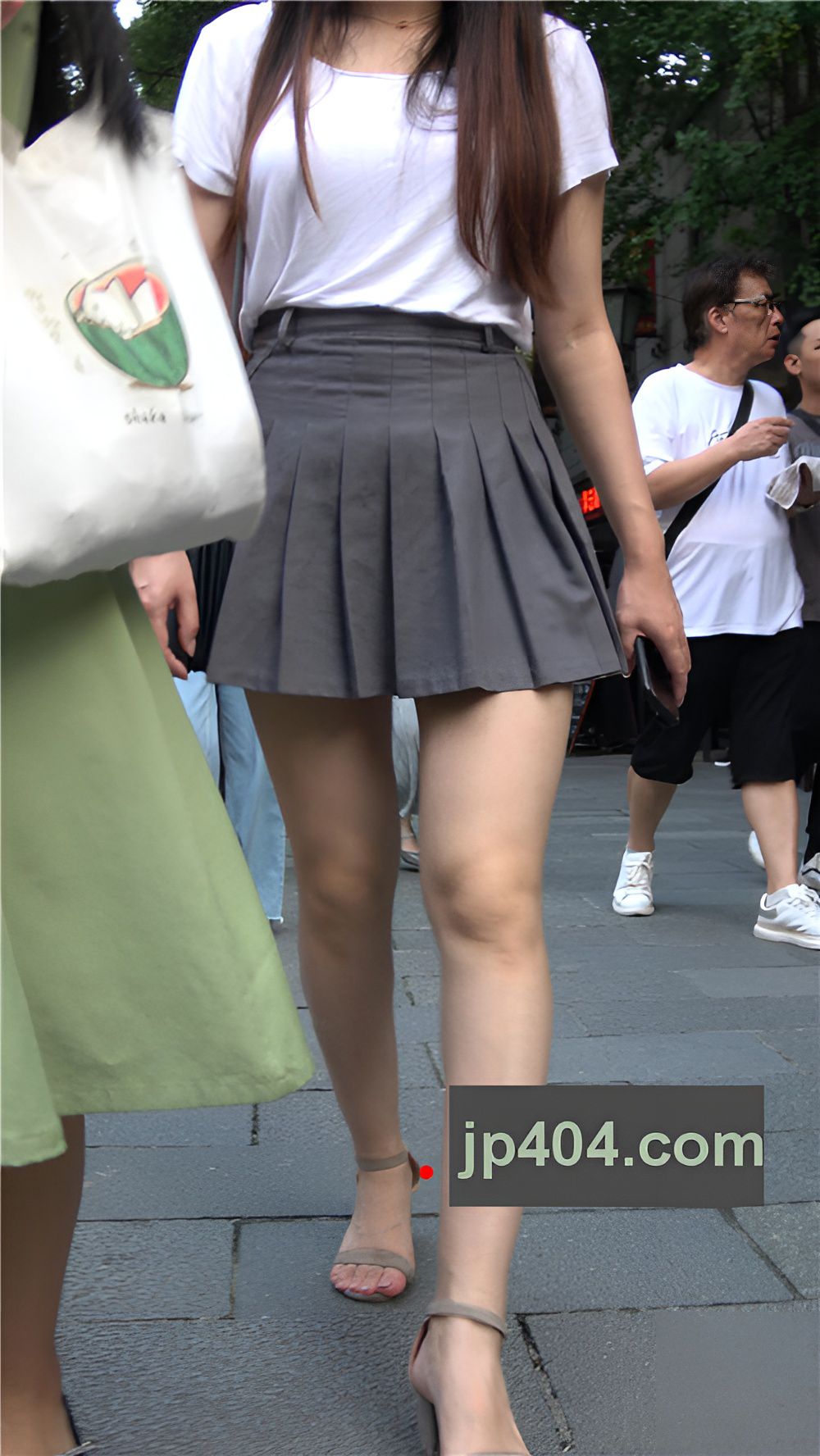 灰色短裙小姐姐[2.38G/MP4]