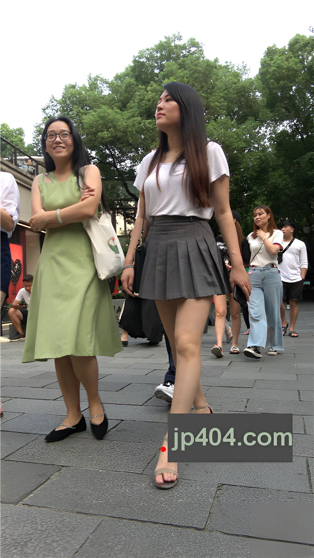 灰色短裙小姐姐[2.38G/MP4]