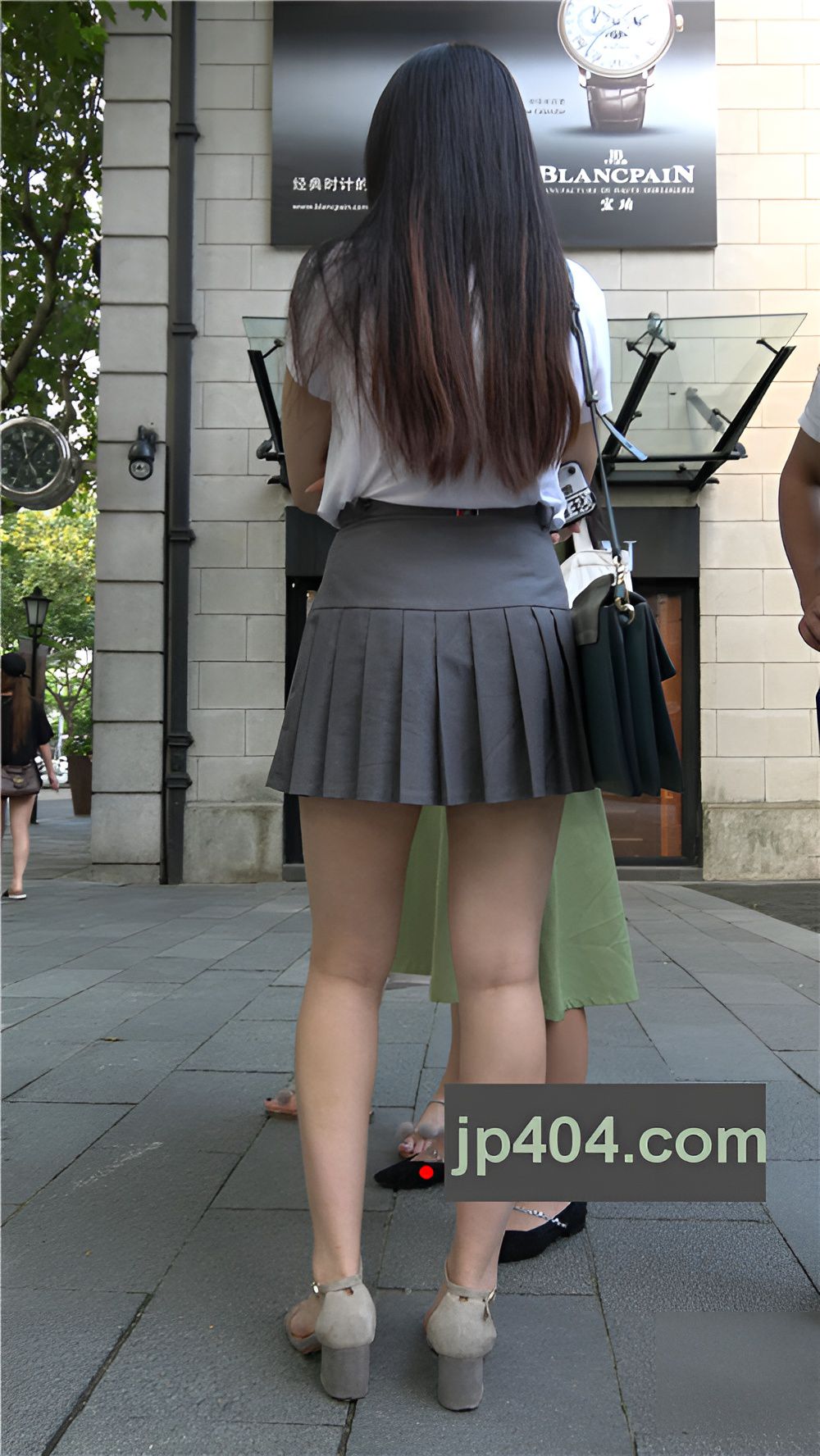 灰色短裙小姐姐[2.38G/MP4]