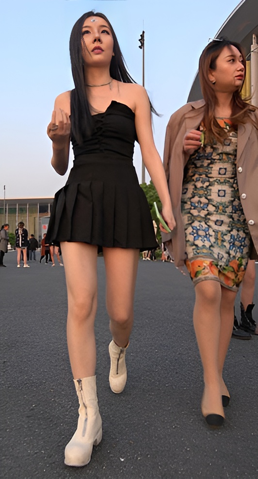 漂亮的黑色短裙小美女[1.76G/MP4]