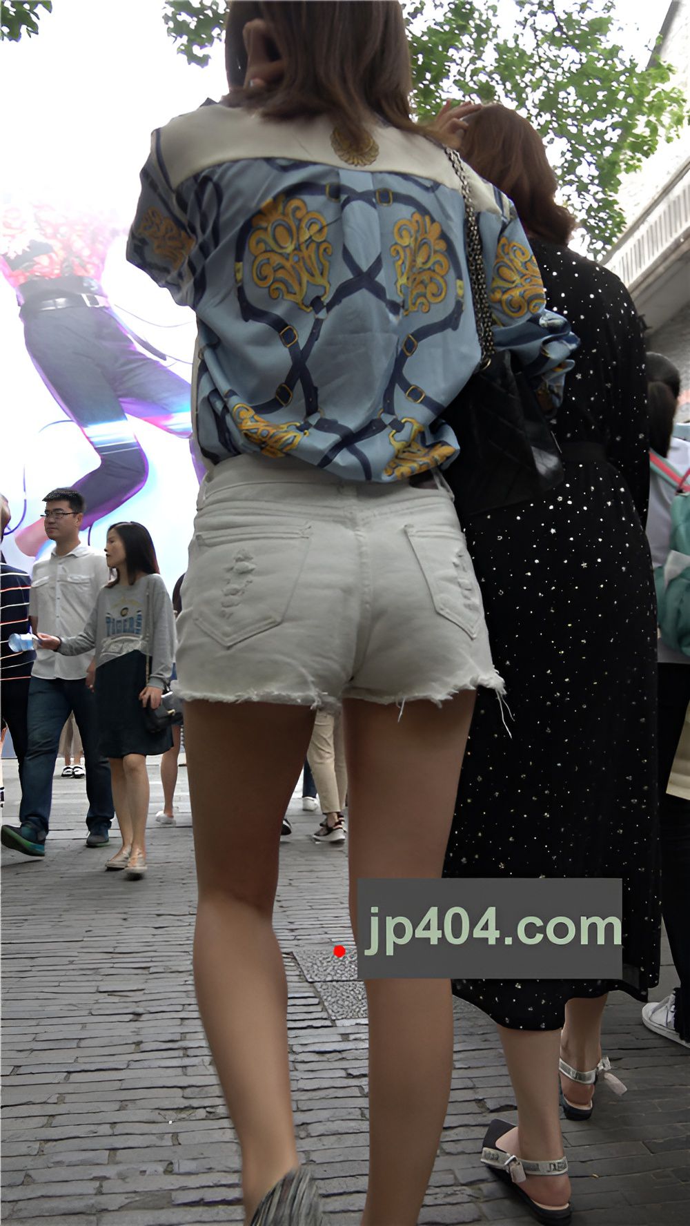 白色热裤小姐姐[1.16G/MP4]