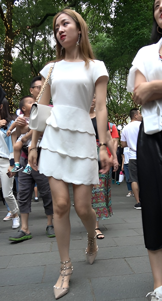 白裙连衣妹子[1G/MP4]