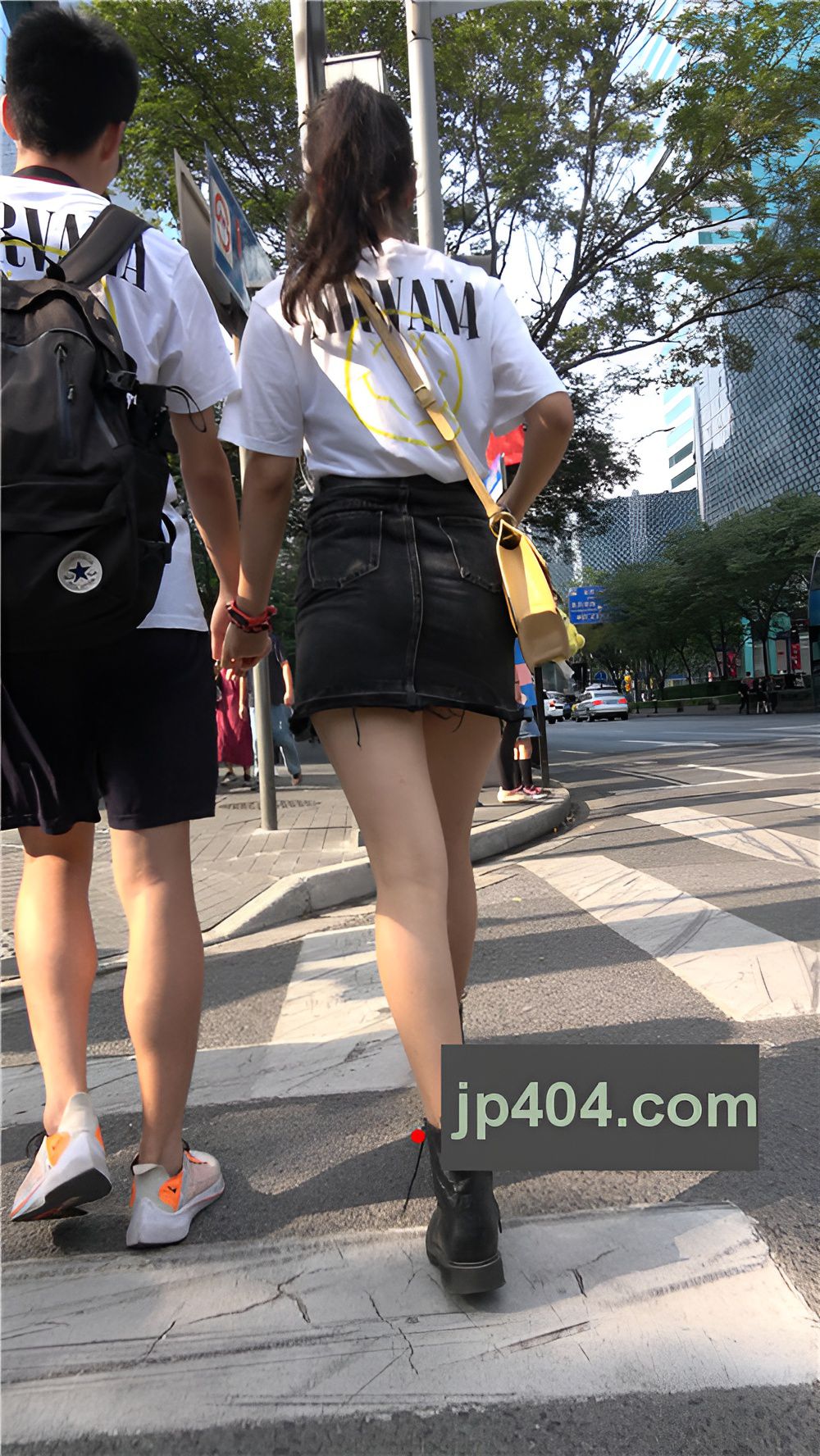 黑色牛仔裙小姐姐[1.85G/MP4]