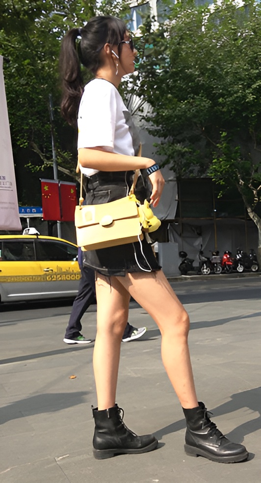 黑色牛仔裙小姐姐[1.85G/MP4]