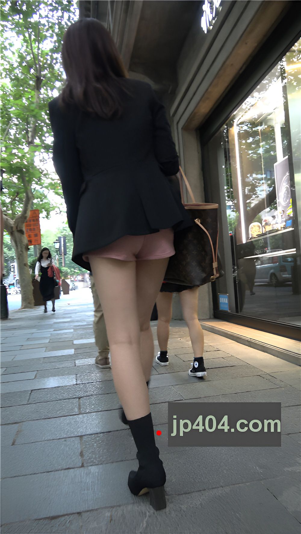 黑衣短靴小姐姐[1.16G/MP4]