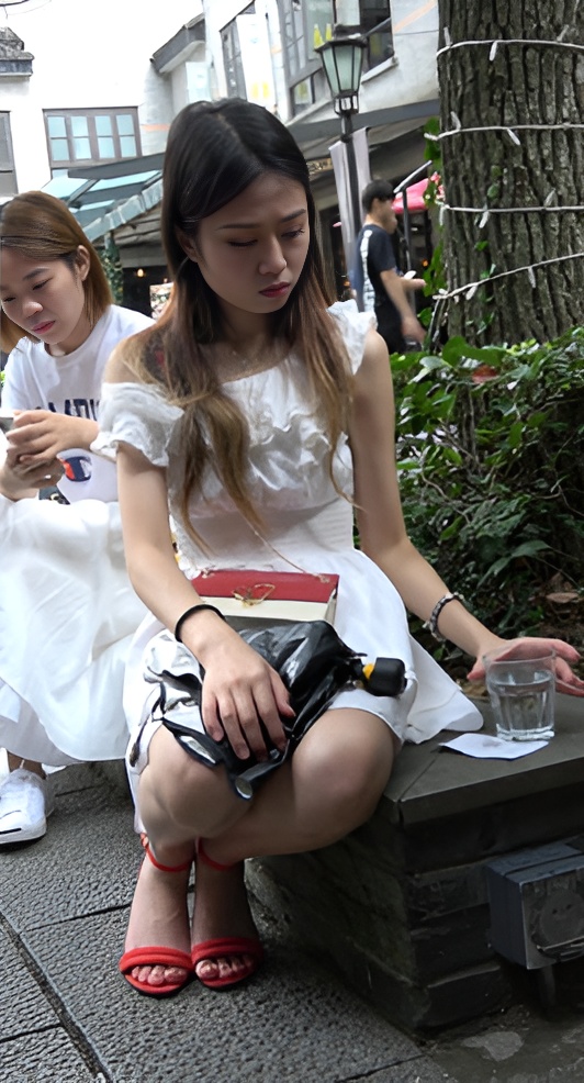 玩手机的小姐姐[1.52G/MP4]