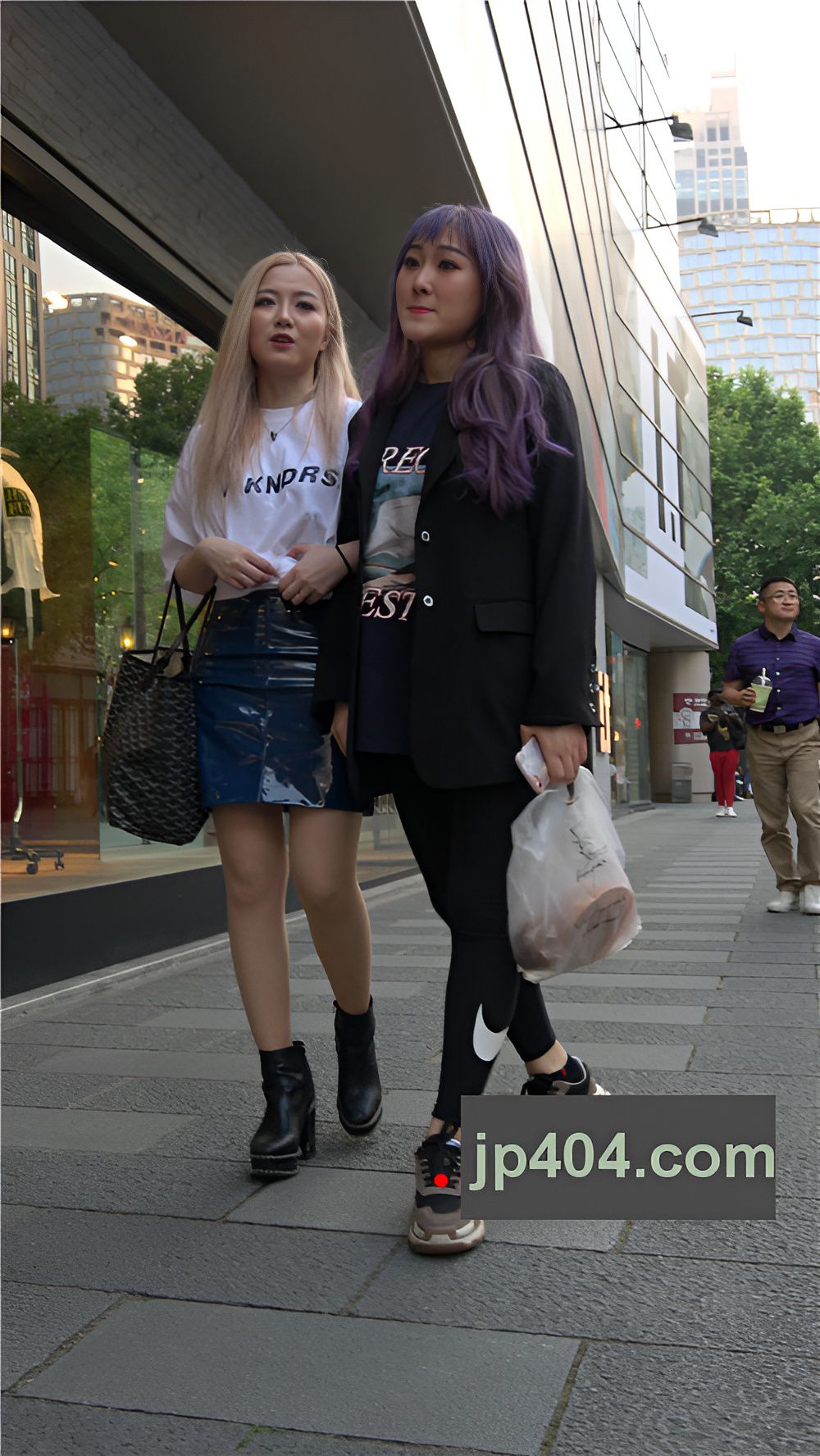 黄发皮裙美女[1.1G/MP4]