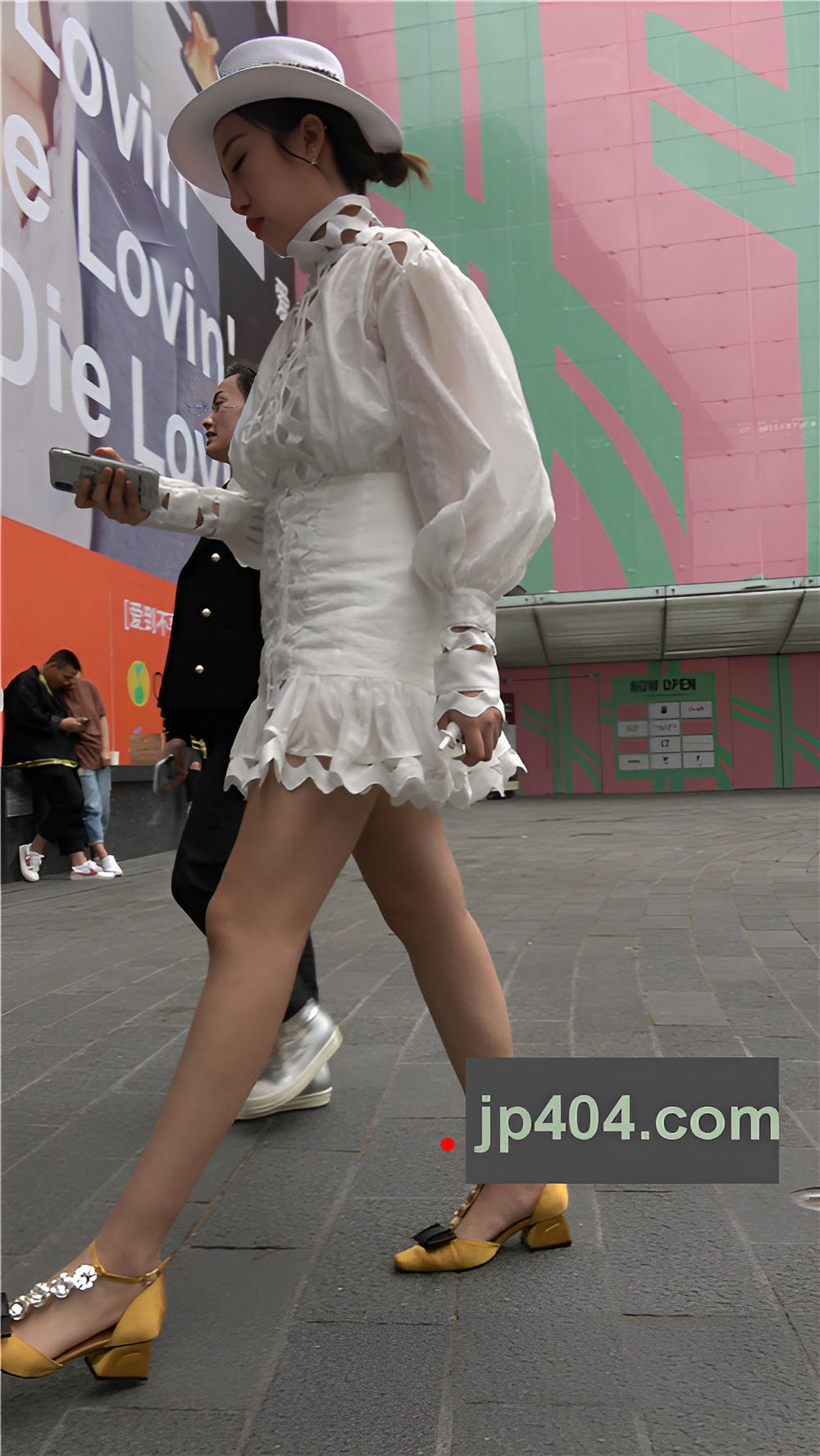 戴着白色帽子的小姐姐[1.65G/MP4]