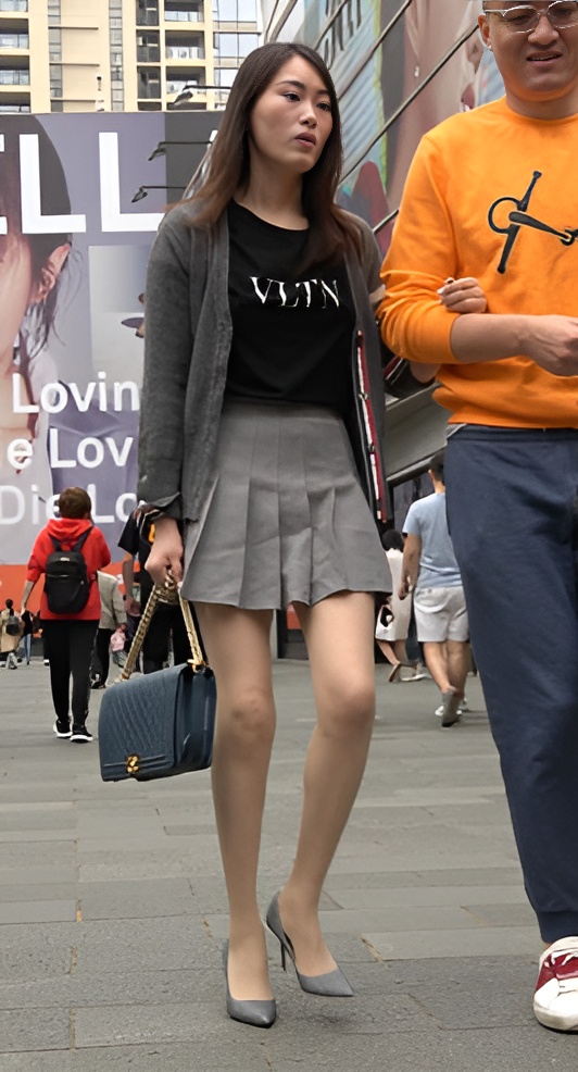 灰色短裙小姐姐[612M/MP4]