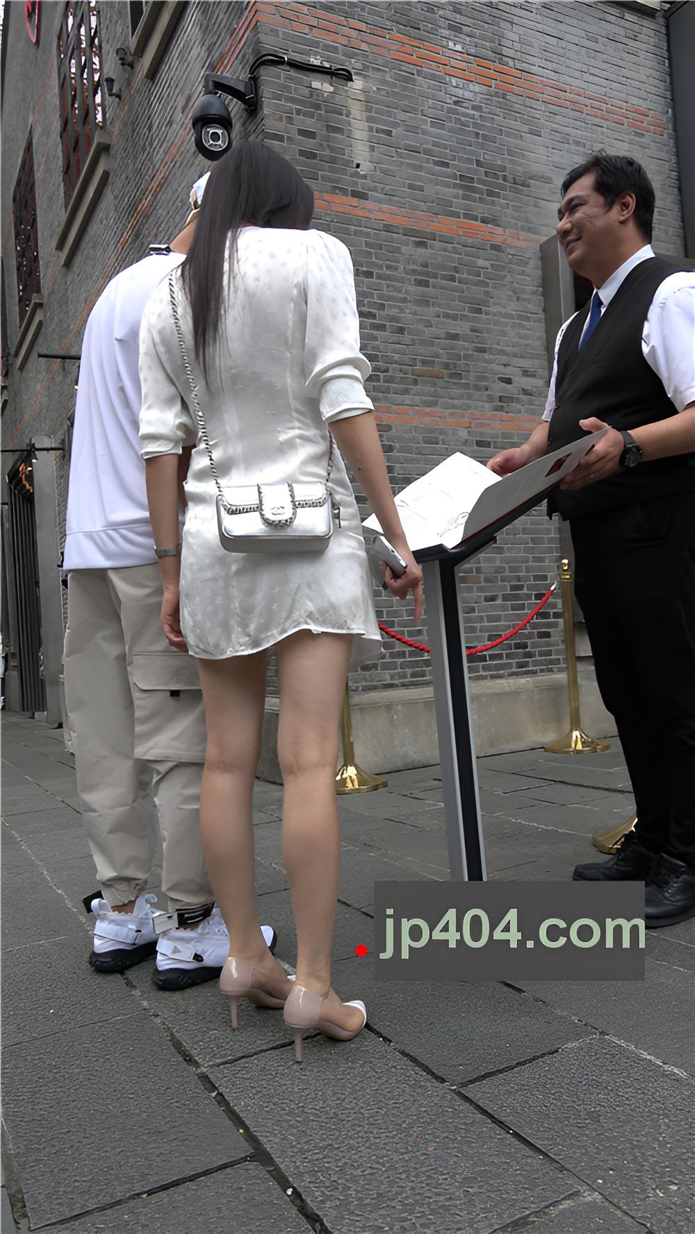 白色连衣裙小姐姐[679M/MP4]