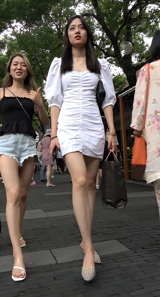 白色连体裙美女[1.68G/MP4]