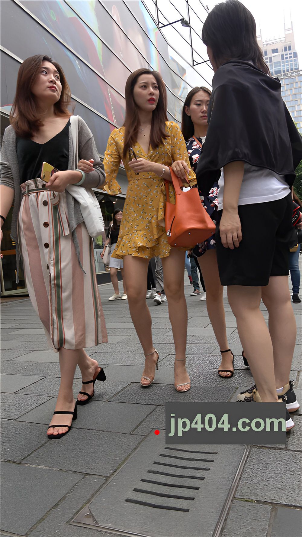 漂亮的黄色连衣裙美女[1.34G/MP4]