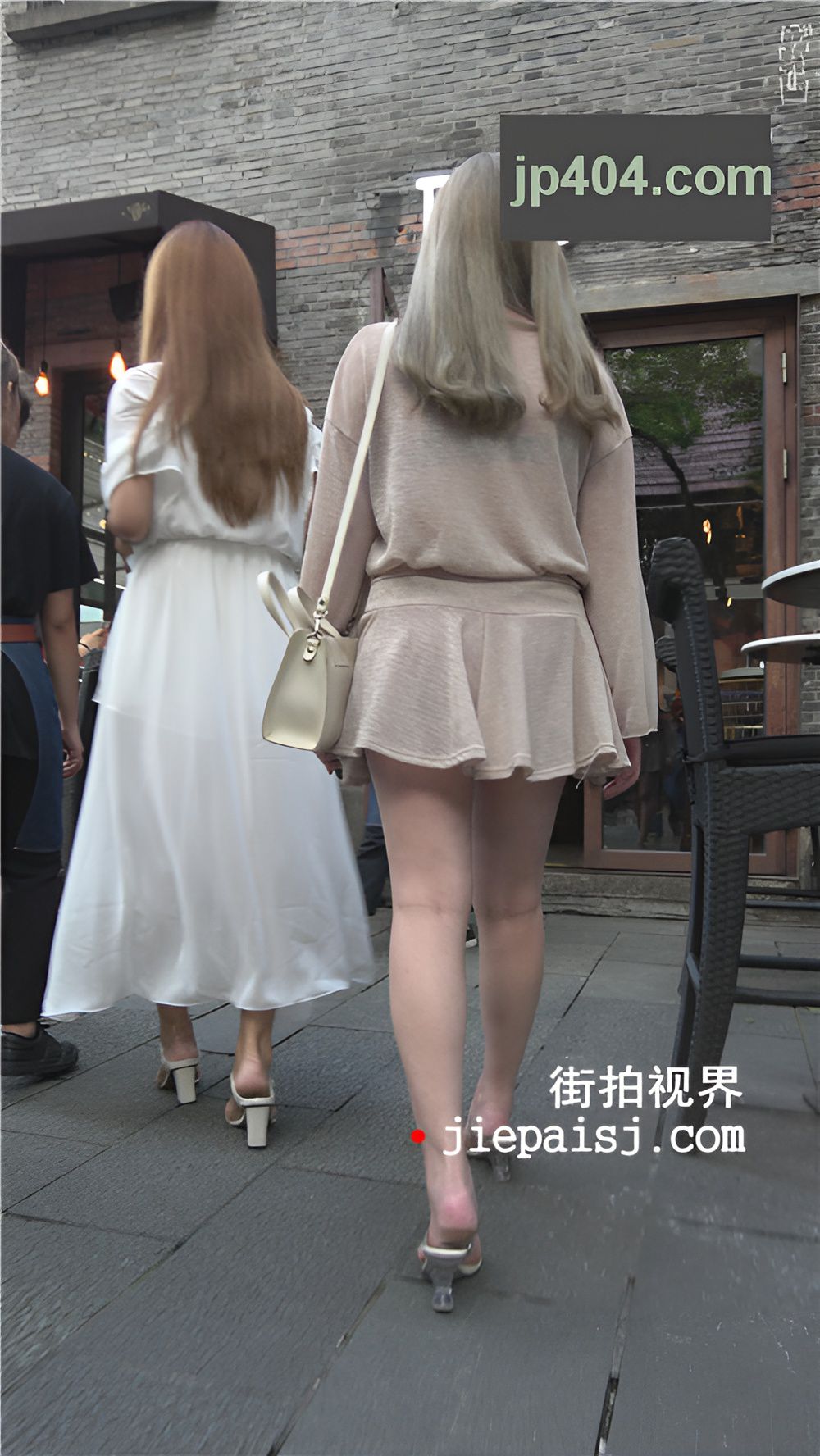 和闺蜜一起逛街的漂亮小姐姐[2.23G/MP4]