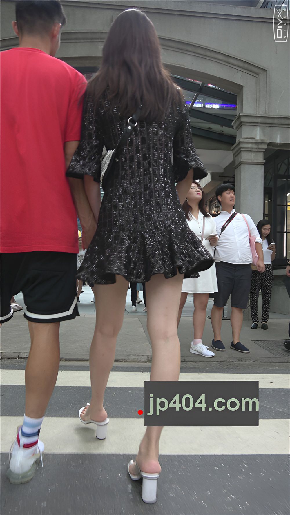 漂亮的长腿连体裙美女[2.43G/MP4]