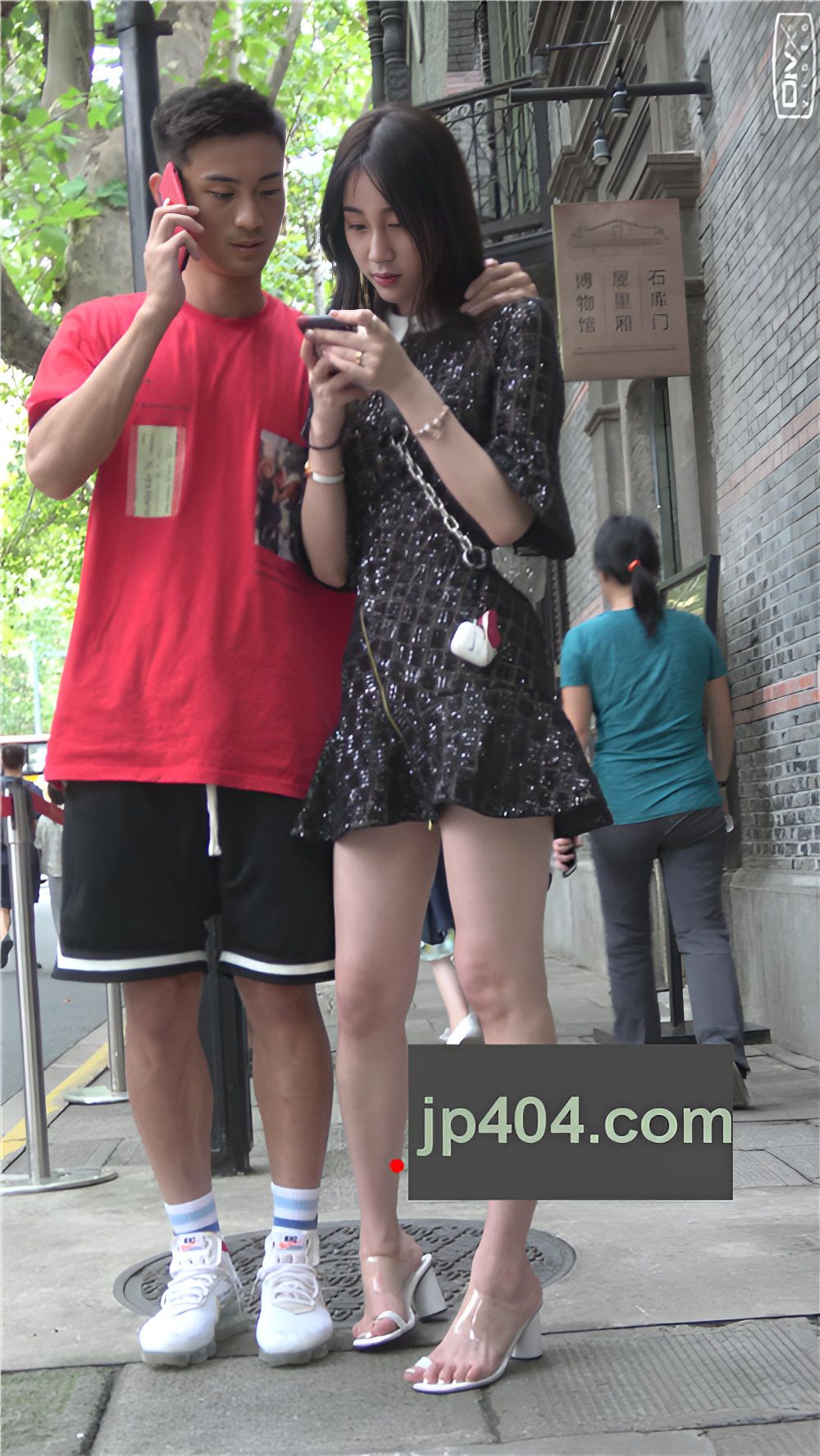 漂亮的长腿连体裙美女[2.43G/MP4]