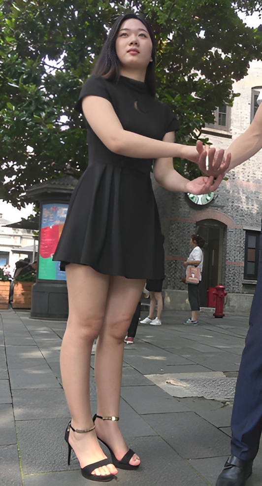 黑色连衣裙美女[1.06G/MP4]