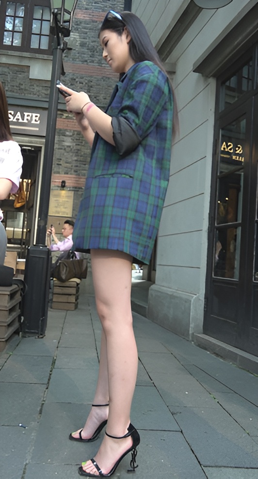 裸腿小姐姐[1.25G/MP4]