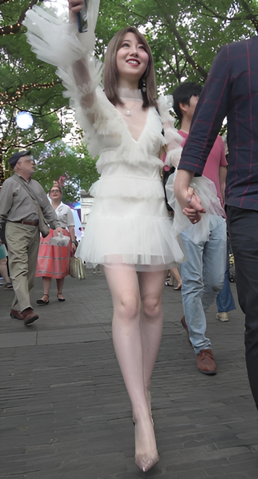 漂亮的白裙小姐姐[2.32G/MP4]