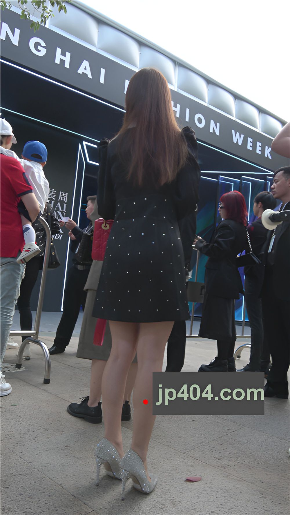 黑色连衣裙小姐姐[1.81G/MP4]