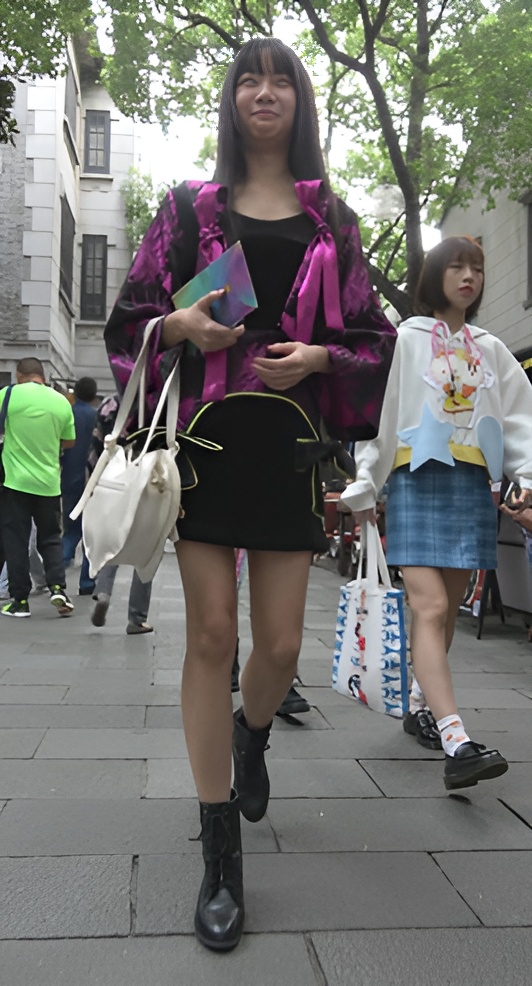 漂亮的长发可爱美女[2.59G/MP4]