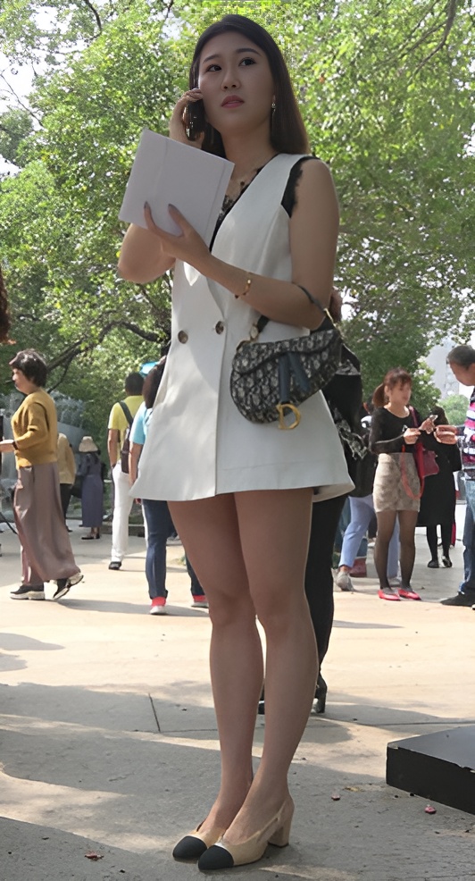 白色无袖连衣裙小姐姐[1.25G/MP4]