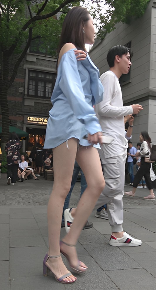 蓝色连体衣小姐姐[1.68G/MP4]