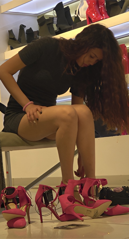 买鞋的卷发小姐姐[1.06G/MP4]