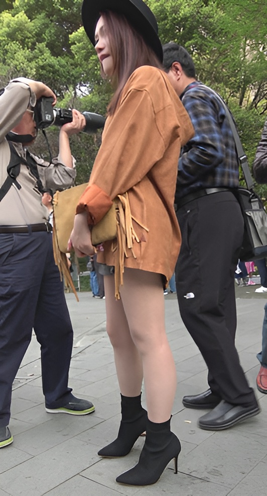 戴着黑色帽子的漂亮美女[2.1G/MP4]