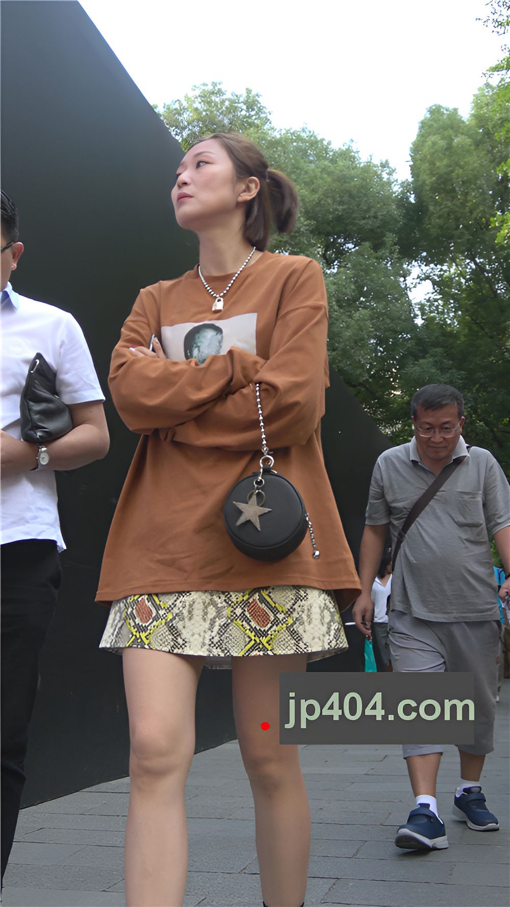 蛇皮短裙美妇[1.42G/MP4]