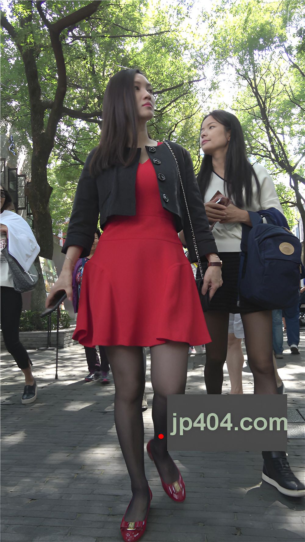 红色连衣裙妹子[2.54G/MP4]