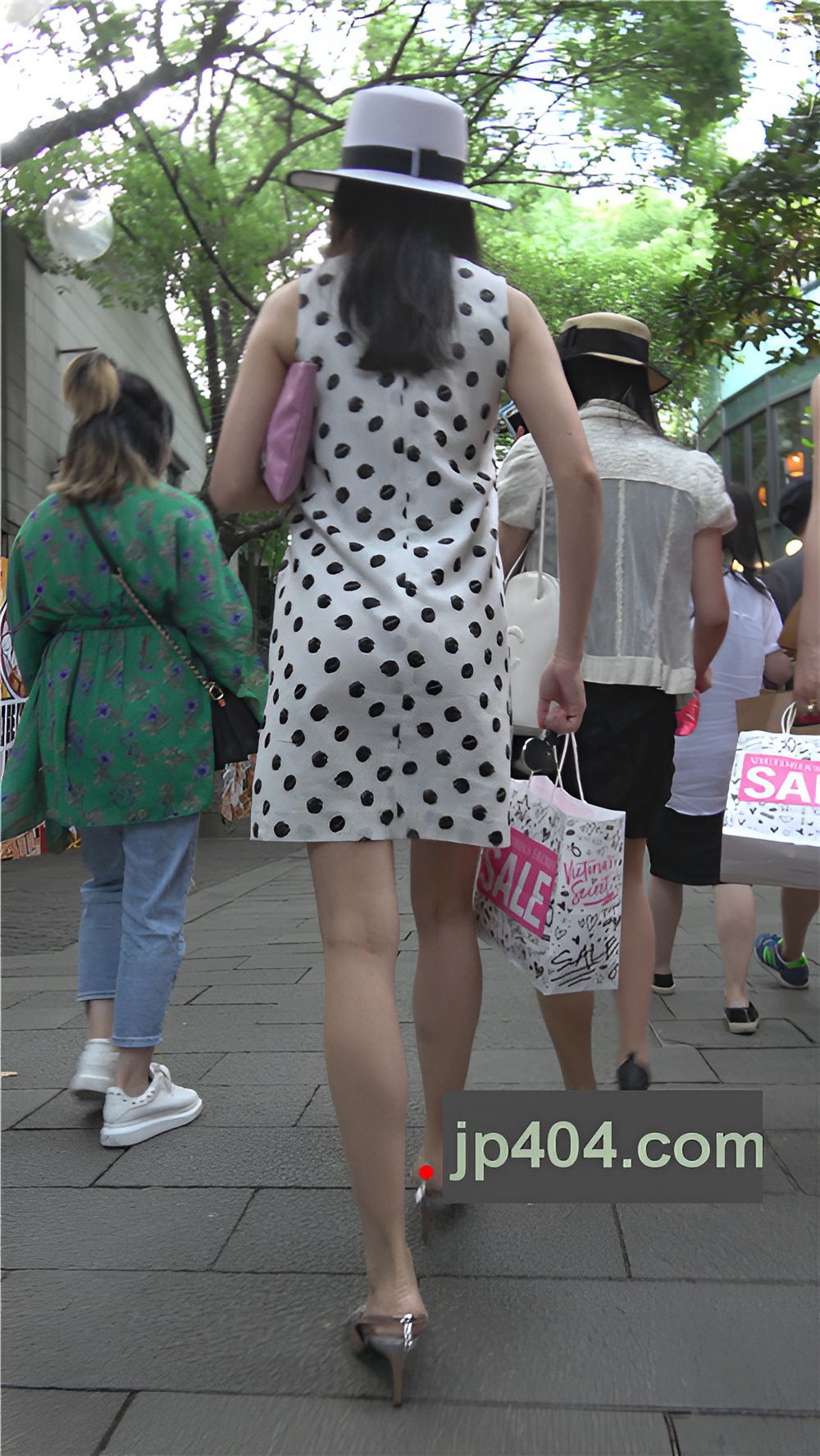 白色连衣裙小姐姐[1.72G/MP4]