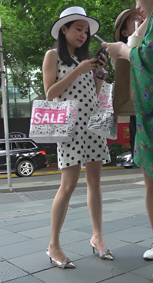 白色连衣裙小姐姐[1.72G/MP4]