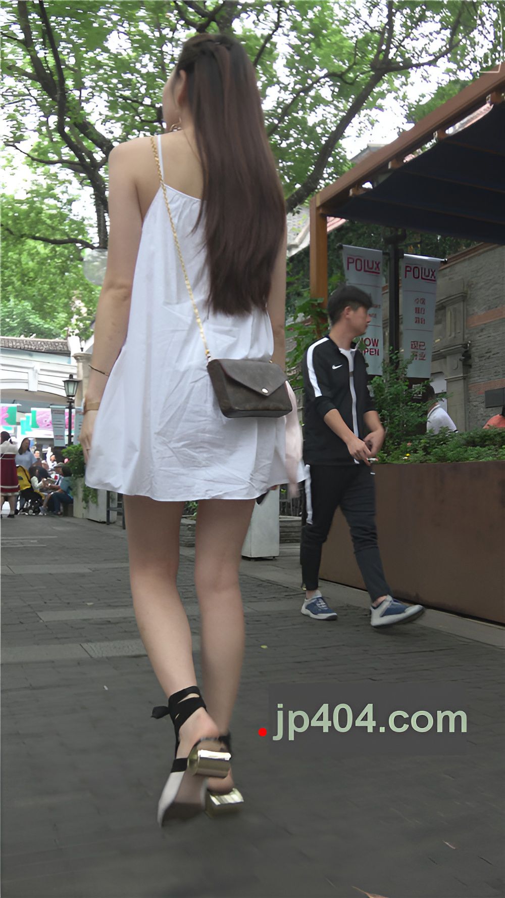 漂亮的清凉白裙小姐姐[1.56G/MP4]