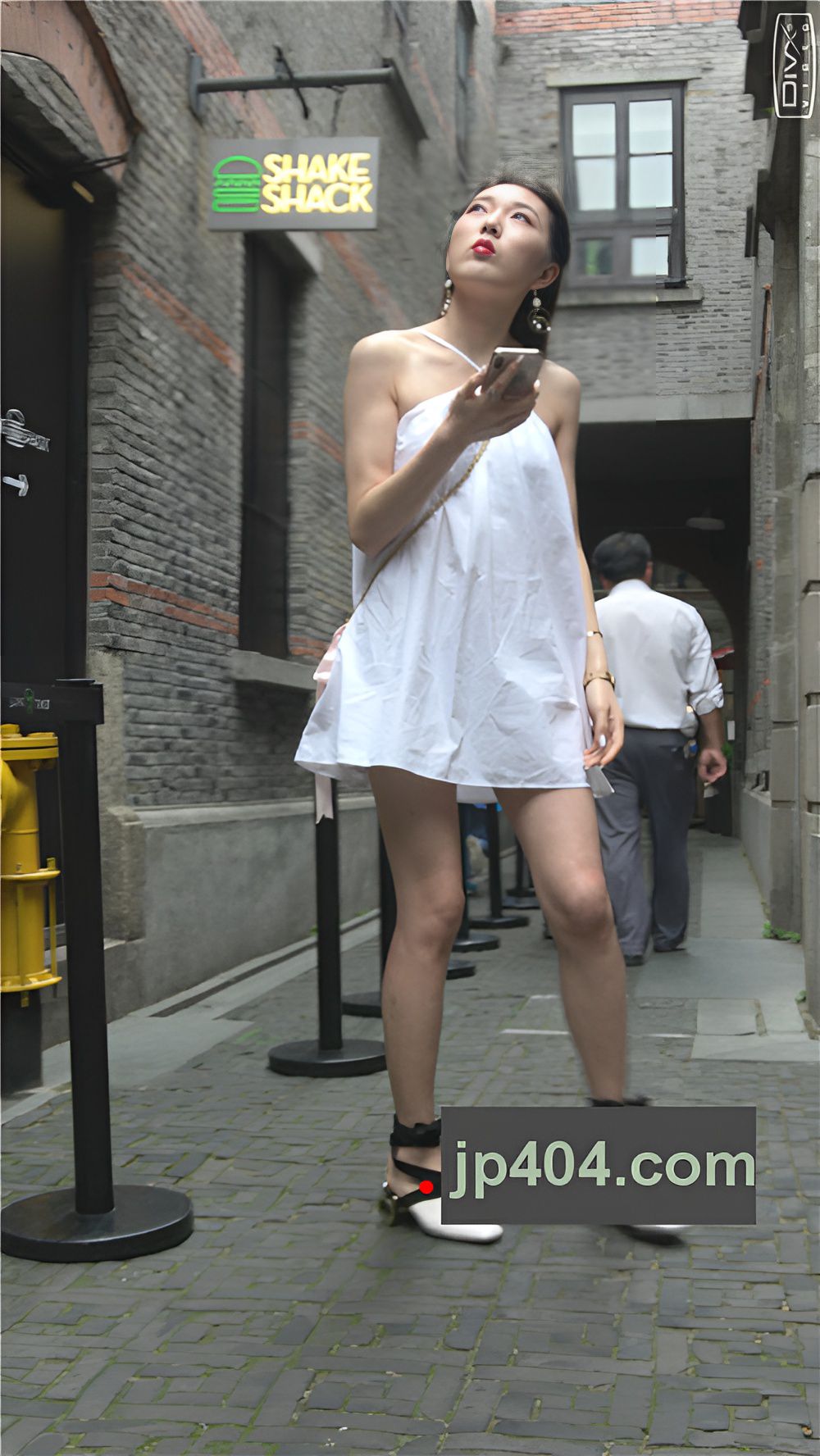 漂亮的清凉白裙小姐姐[1.56G/MP4]