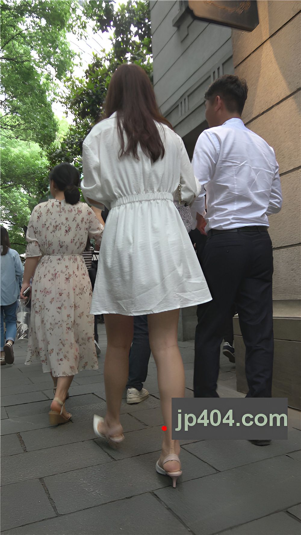 白色连衣妹子[2.05G/MP4]