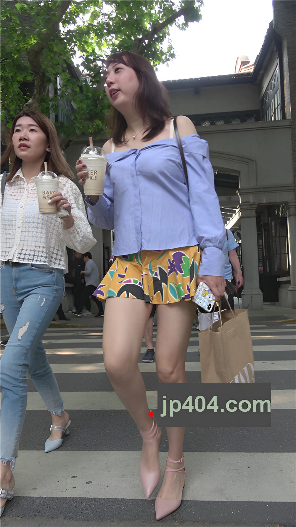 短裙小姐姐[916M/MP4]