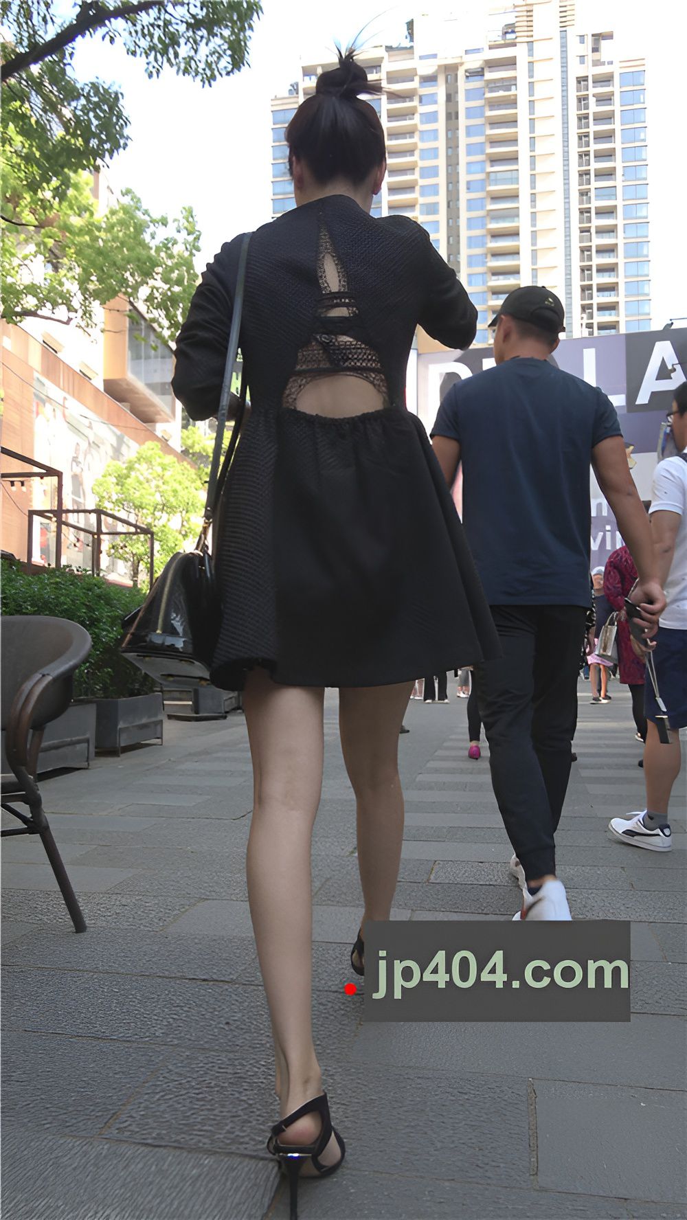 黑色连衣裙小姐姐[1.09G/MP4]