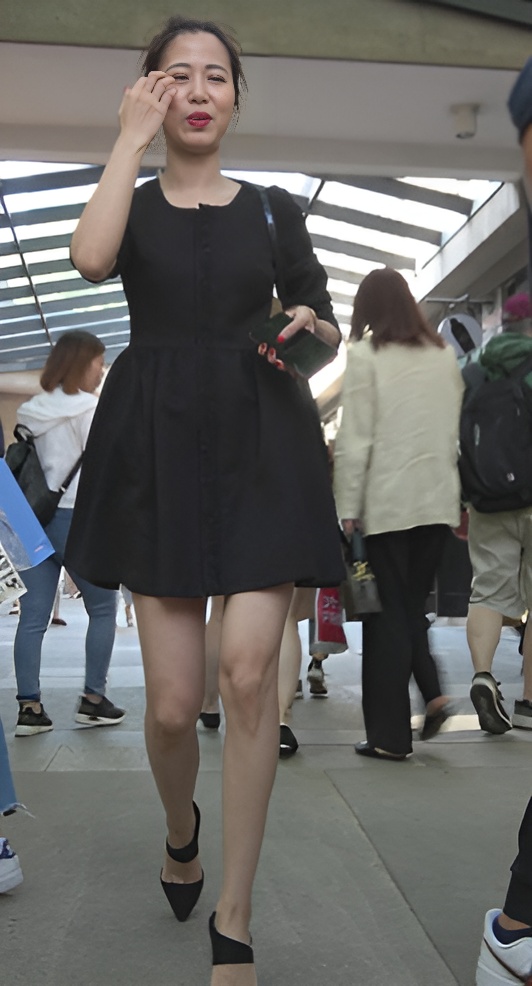 黑色连衣裙小姐姐[1.09G/MP4]