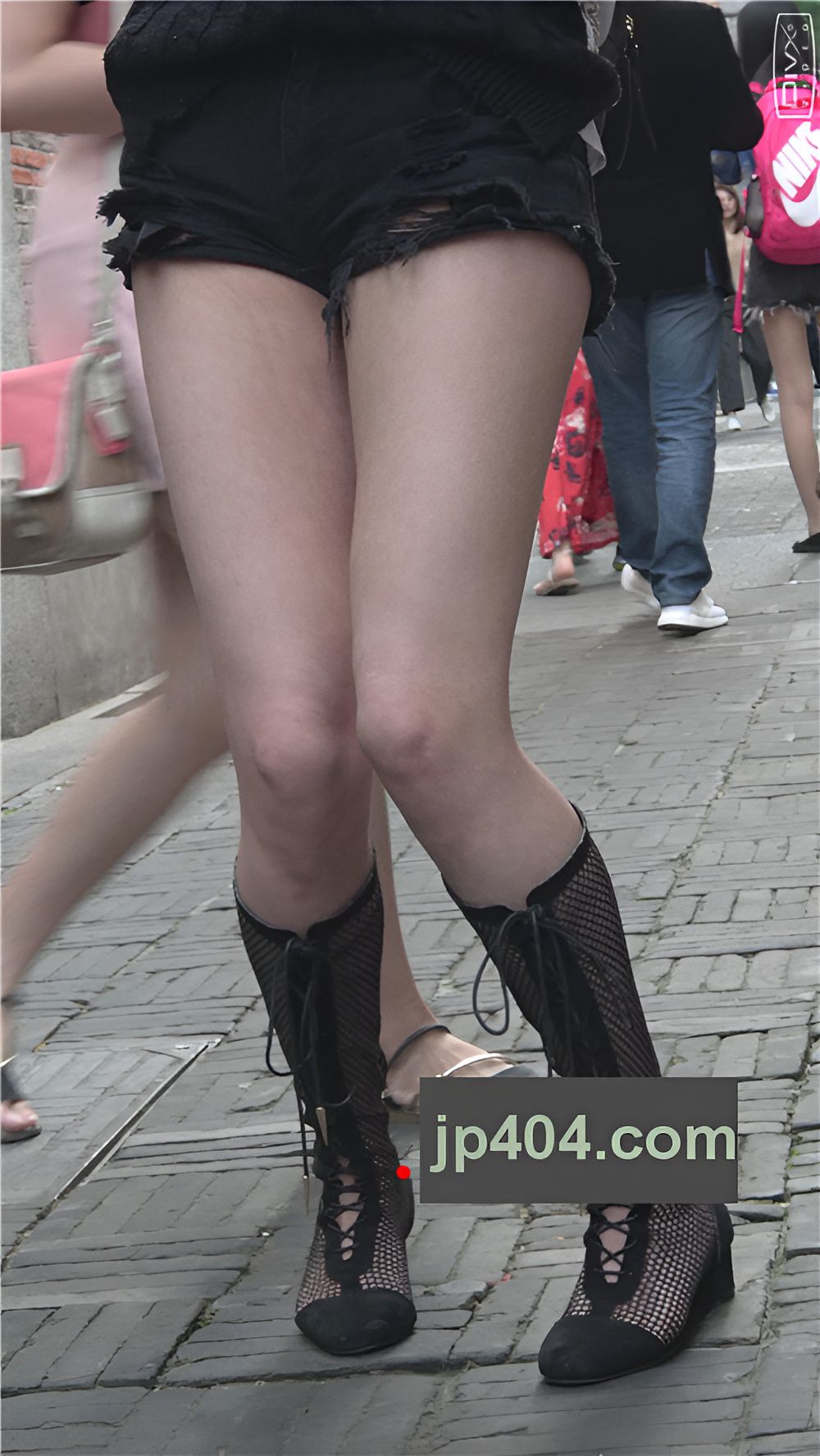 两个漂亮的美女小姐姐[2.17G/MP4]