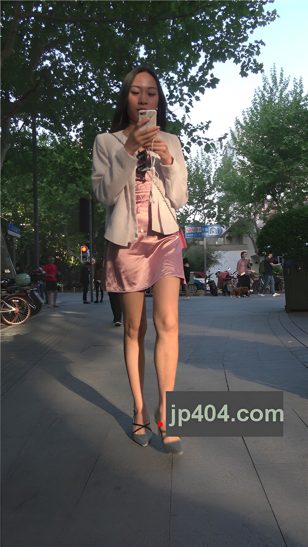 漂亮的粉裙小姐姐[1.11G/MP4]