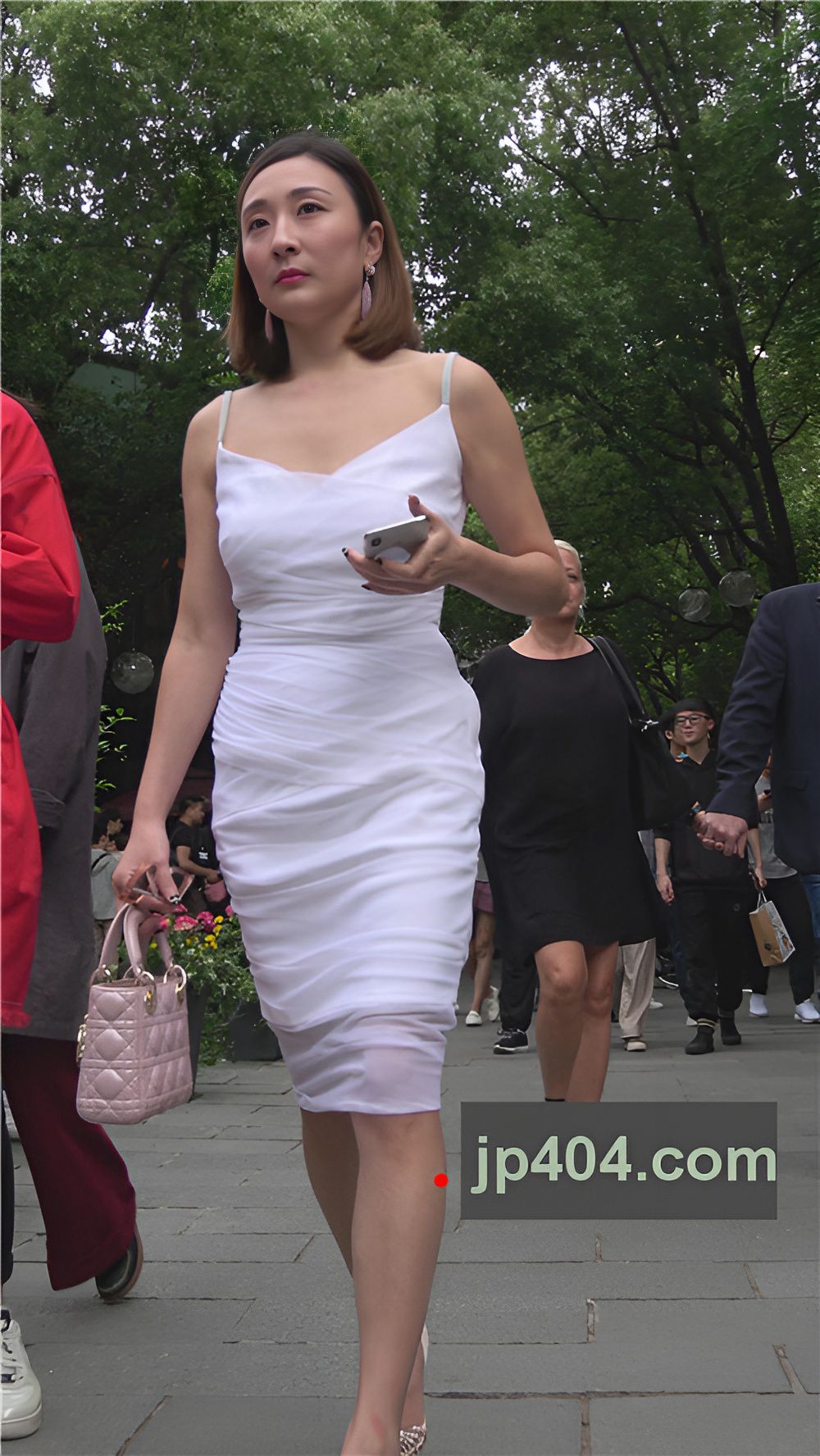 漂亮的吊带连体衣美女小姐姐[1.32G/MP4]