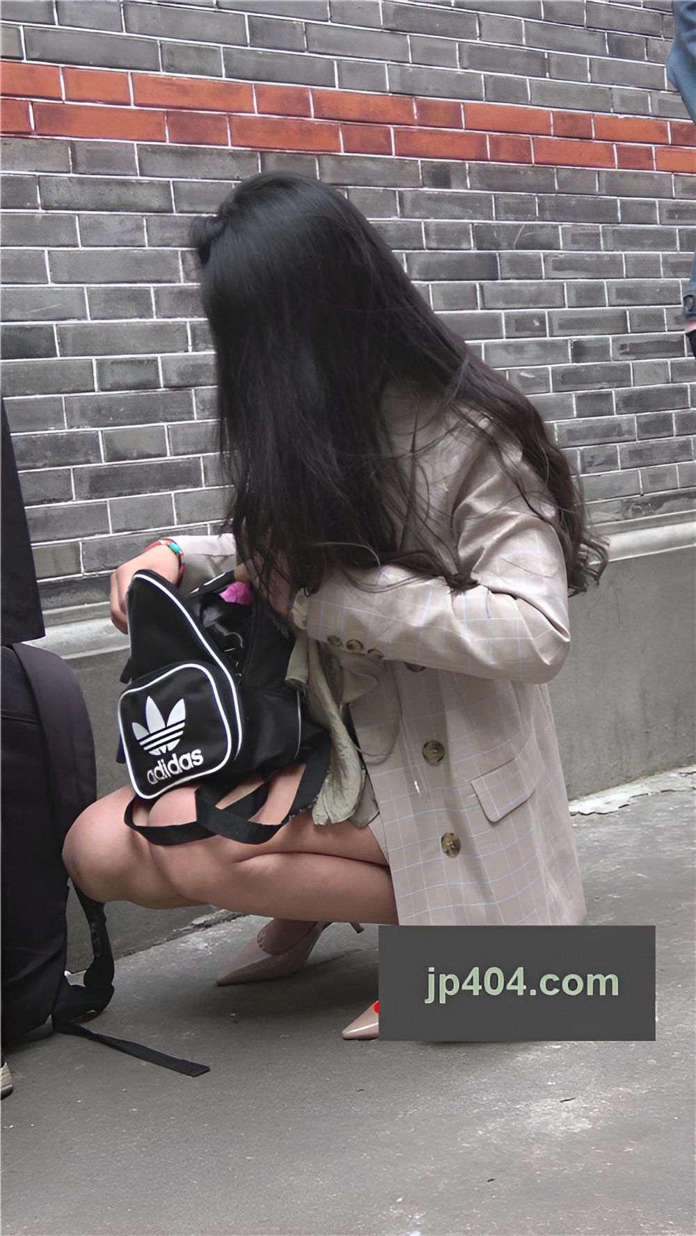 长发气质小姐姐[1.21G/MP4]