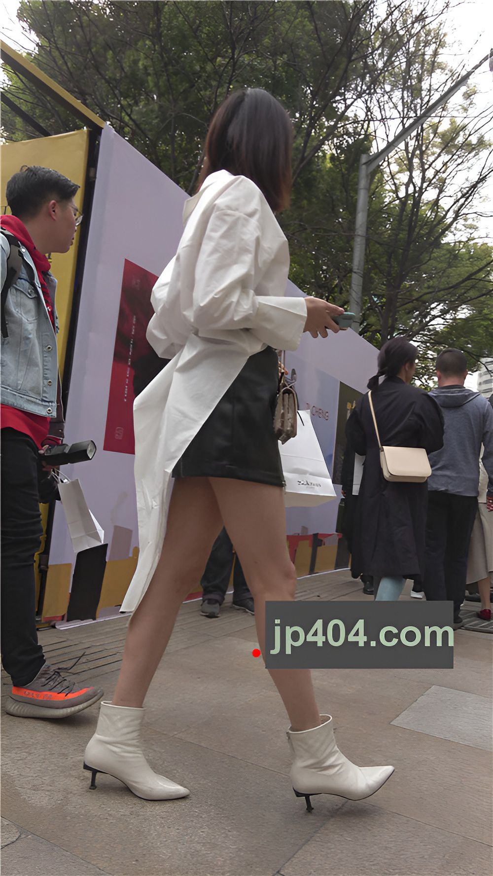 漂亮的白嫩美女小姐姐[1.37G/MP4]