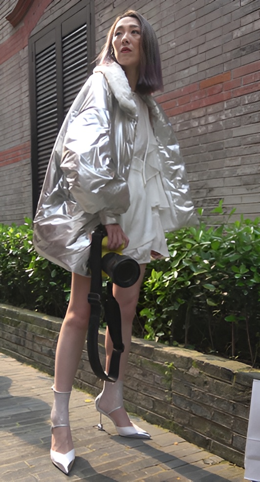 瘦瘦的时尚小姐姐[1.67G/MP4]