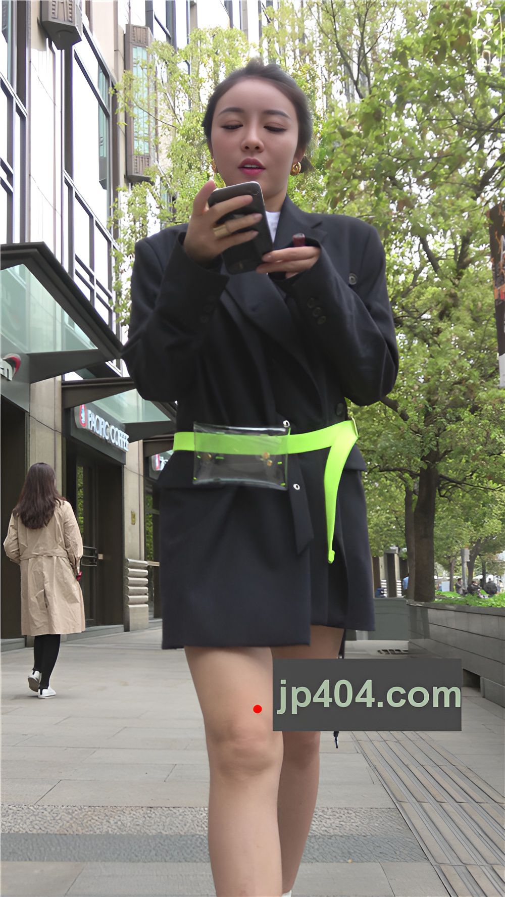 个子不高的漂亮小姐姐[1.24G/MP4]