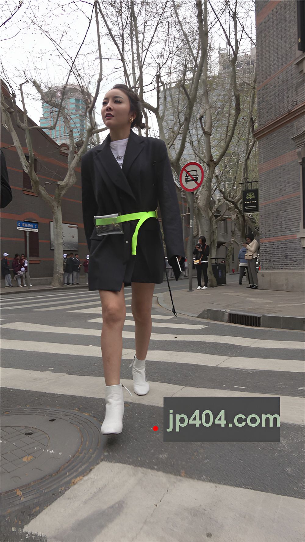 个子不高的漂亮小姐姐[1.24G/MP4]