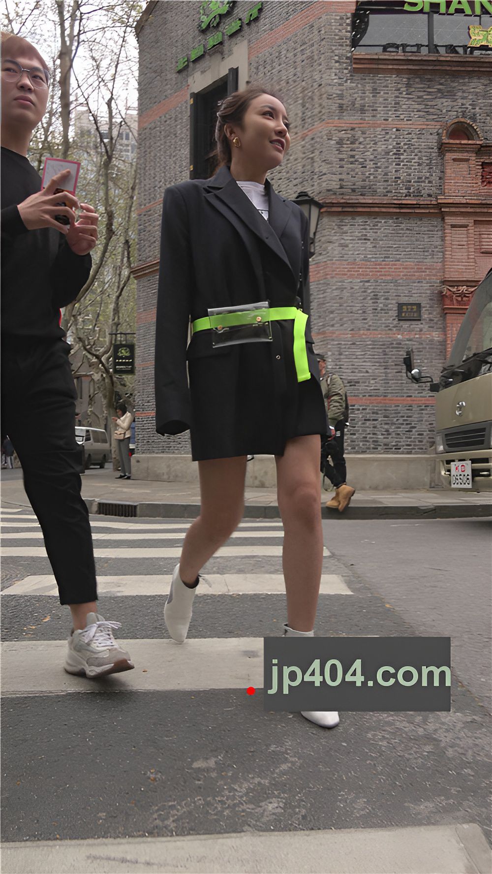 个子不高的漂亮小姐姐[1.24G/MP4]