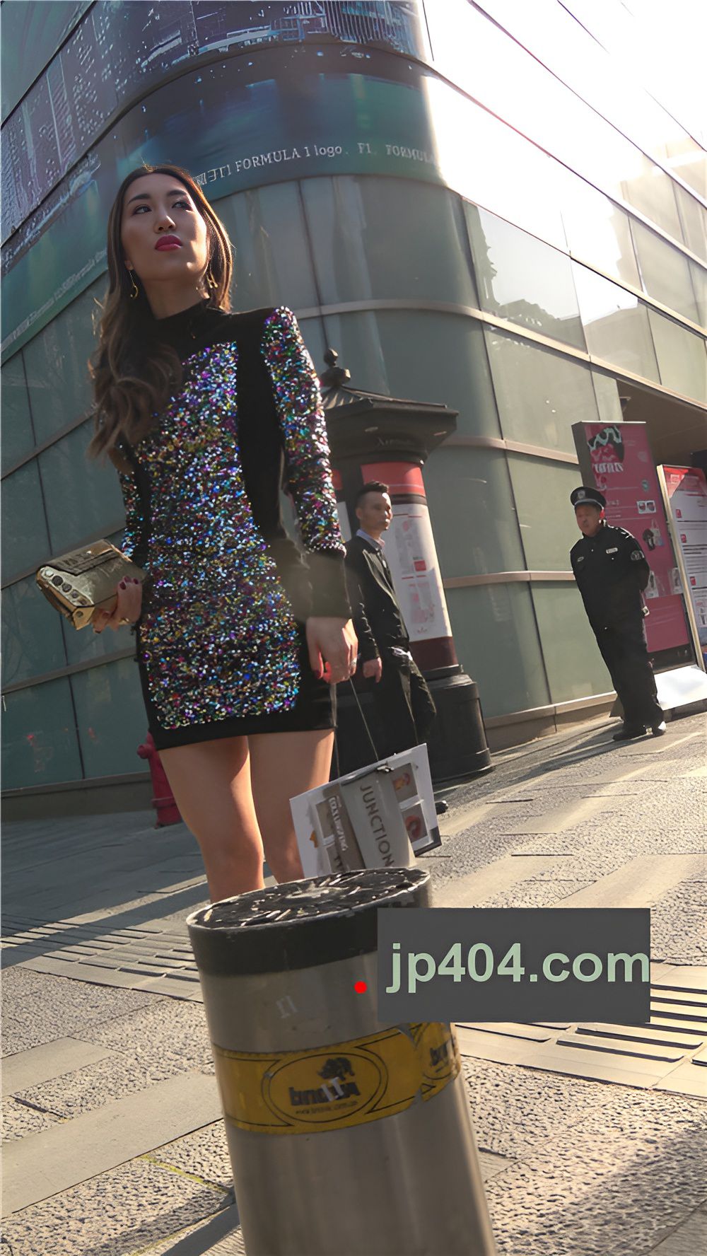 连体黑色包臀裙大姐姐[734M/MP4]