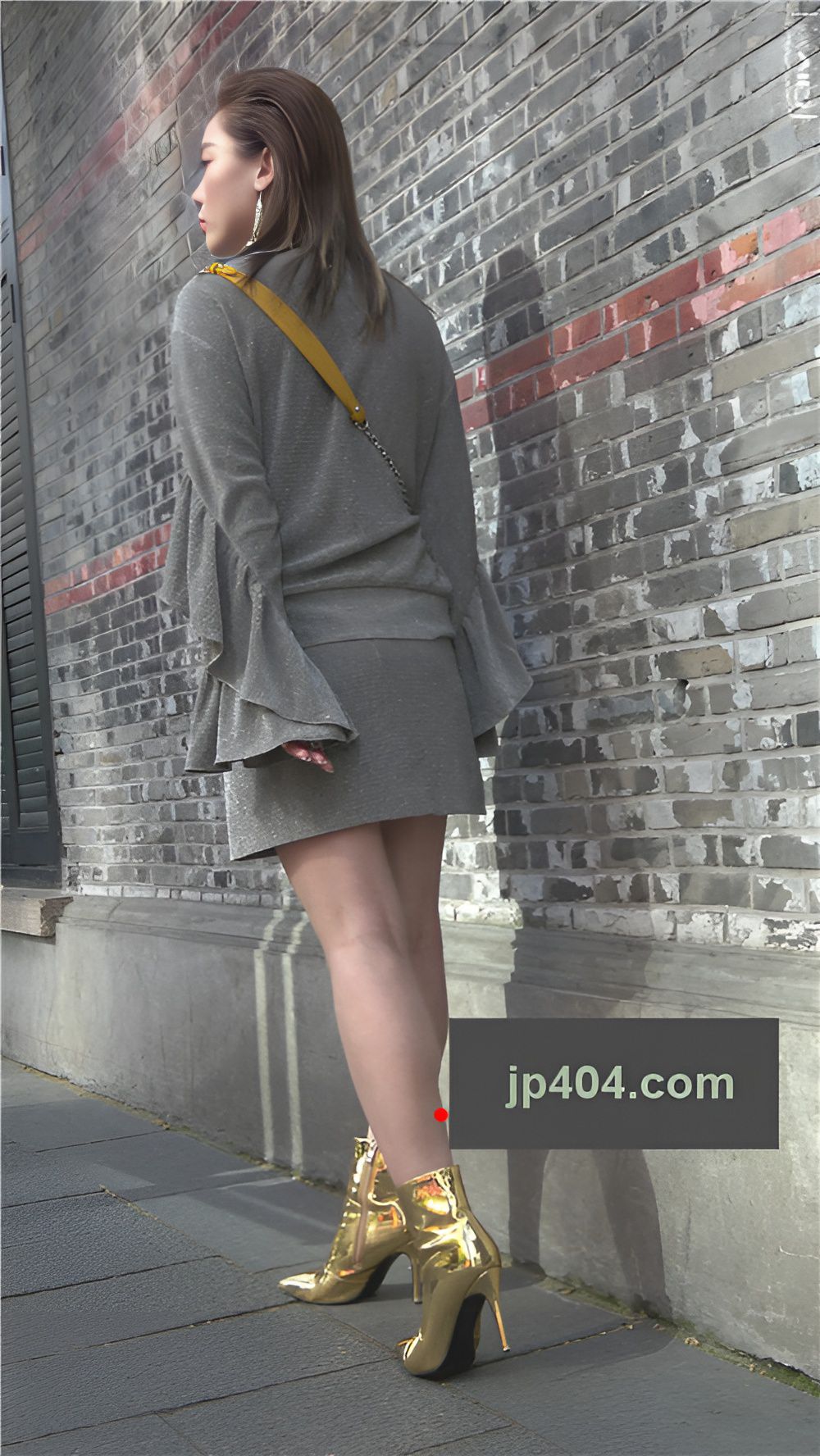 金色短靴美女[1.78G/MP4]